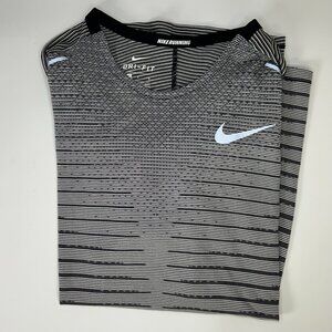 Men's Large Nike Running short sleeve (heat gear)